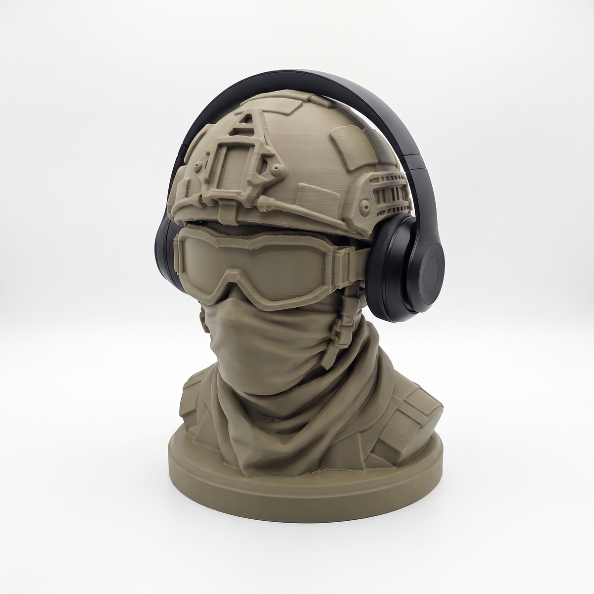 Soldier headphone stand with headphones, sandstone khaki